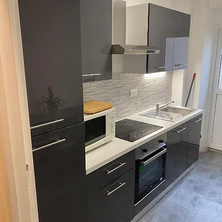 Orange Apartment *