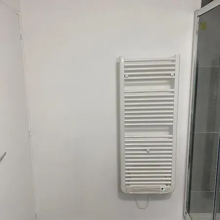 Orange Apartment *