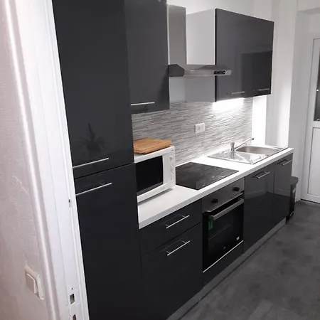 Orange Apartment *
